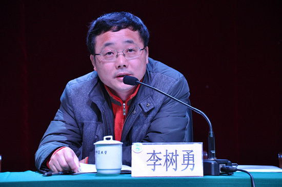 学校副校长李树勇讲话